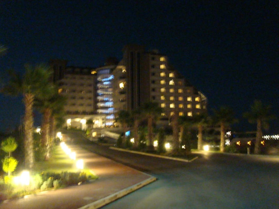 Hotel bei Nacht Saturn Palace Resort Hotel
