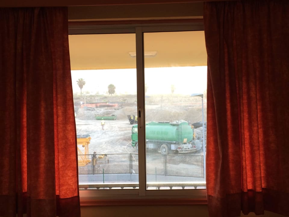 Fenster direkt zur Baustelle HOVIMA Jardin Caleta