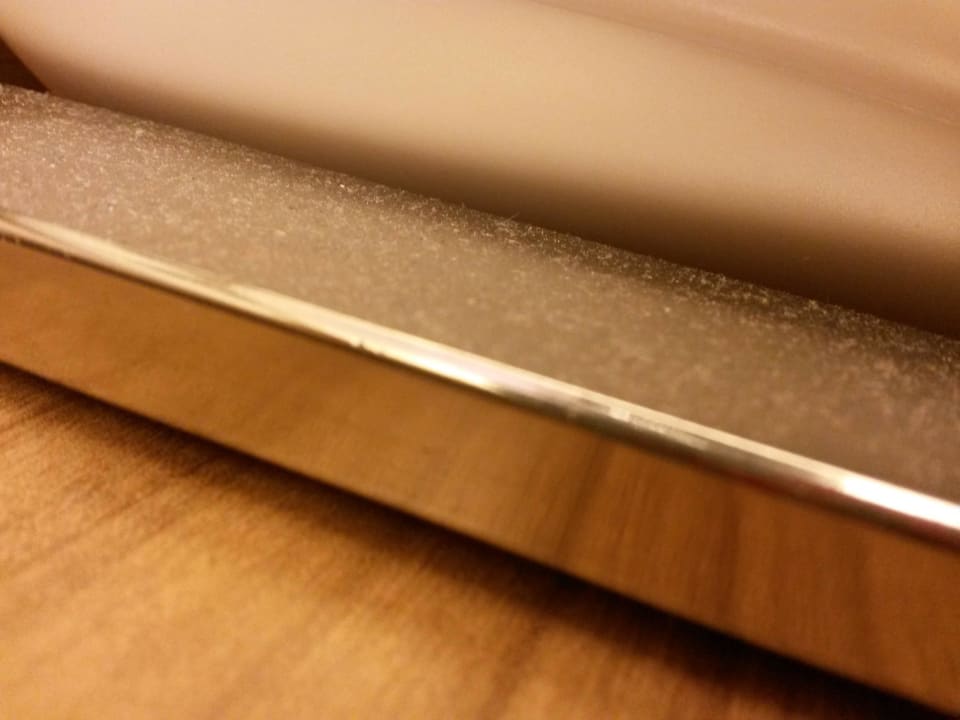 Staubige Nachtlampe  bei der Ankunft  Wyndham Garden Lara