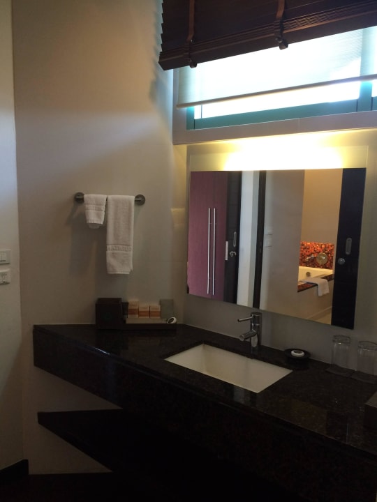 Bathroom Chatrium Hotel Riverside Bangkok