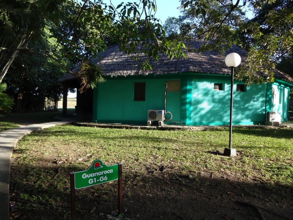 Bungalow von Außen Hotel Los Caneyes