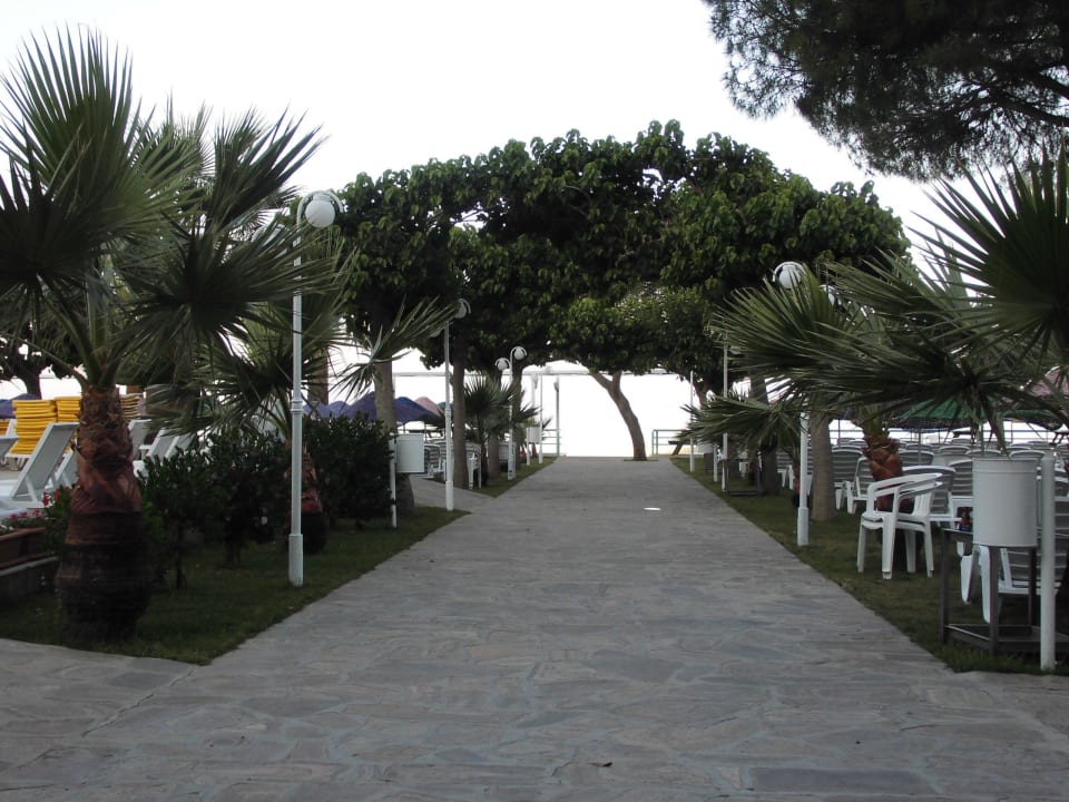 Weg zum Meer Hotel Grand Efe