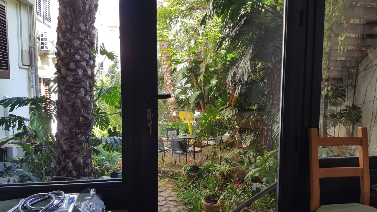 Blick in den Garten B&B Lirma