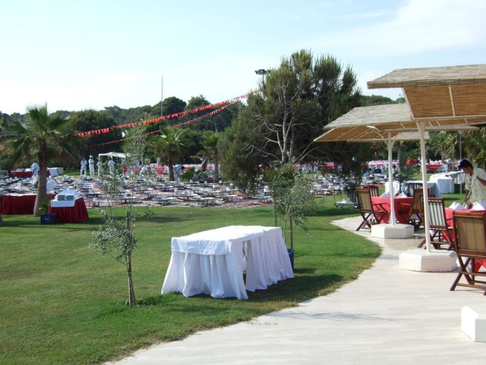 Letzte Vorbereitungen für  den Türkischen Abend Blue Waters Club