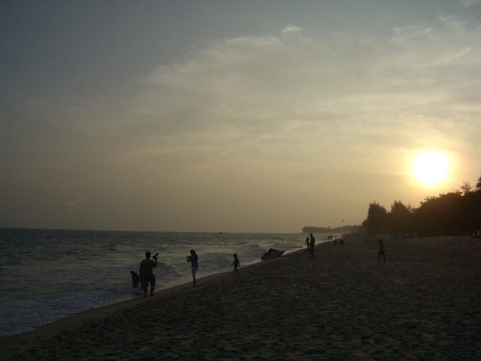 Sonnenuntergang an der Strandbar Saigon Mui Ne Resort