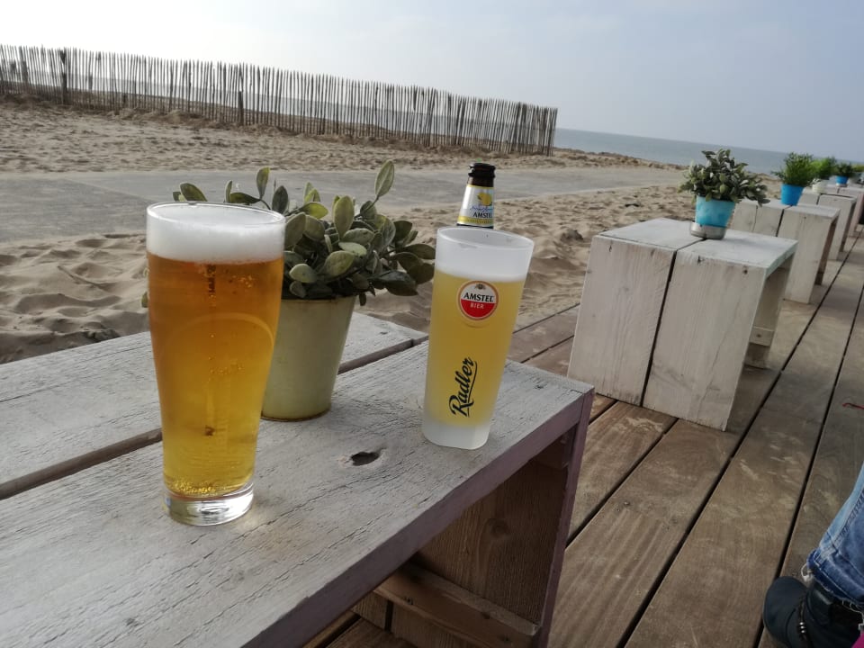 Strand Sleeping by Van Beelen