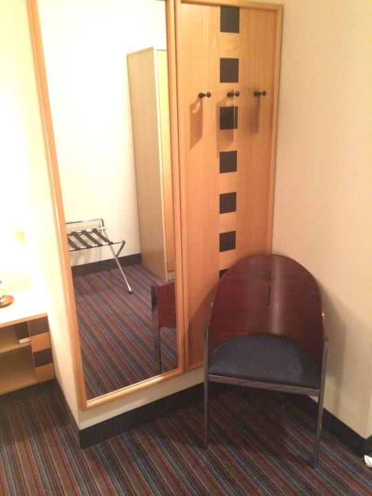Zimmer rechte Seite ACHAT Hotel Dresden Elbufer
