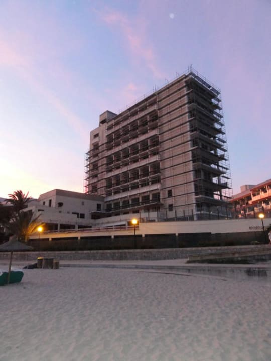 Bauruine neben Hotel Clumba Hotel Clumba