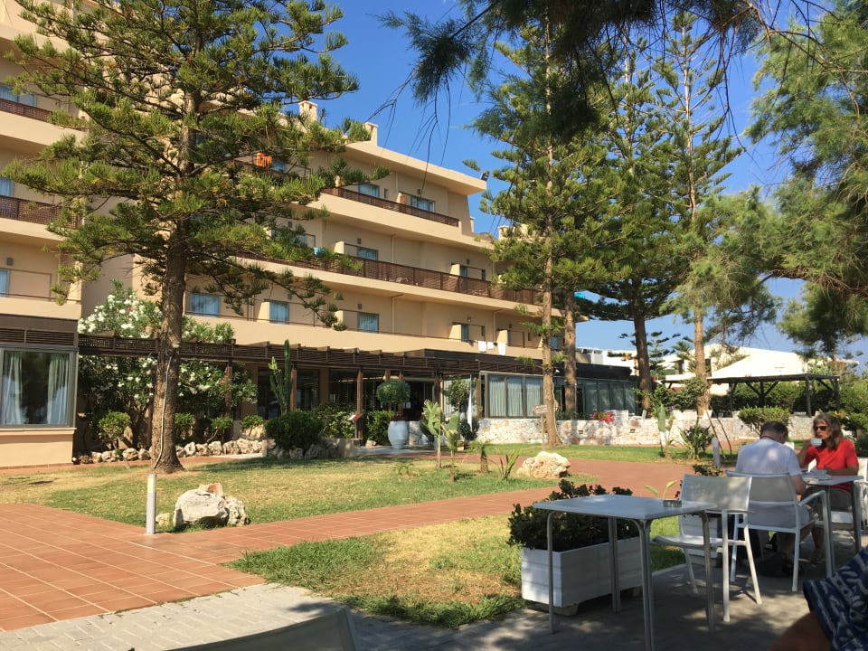 Gartenanlage Giannoulis Santa Marina Beach