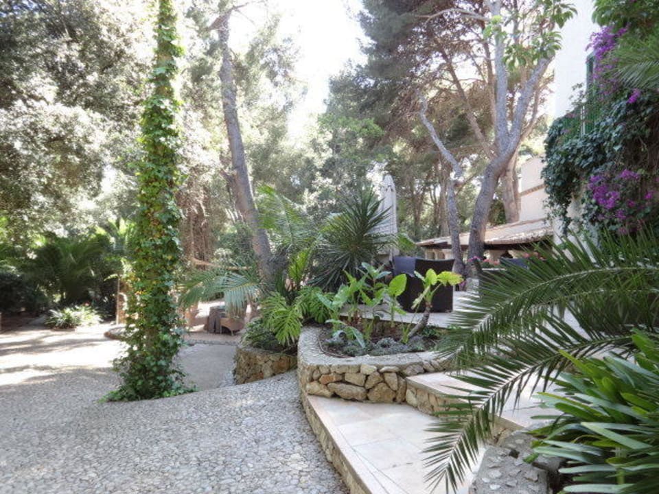 Schöner Weg zur Snackbar Lago Garden