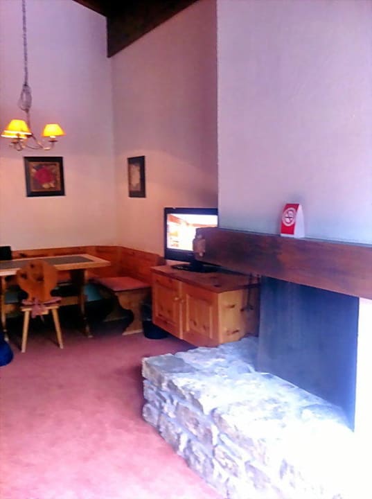 PizBuin Suite 402 Wohnraum Piz Buin Swiss Quality Hotel