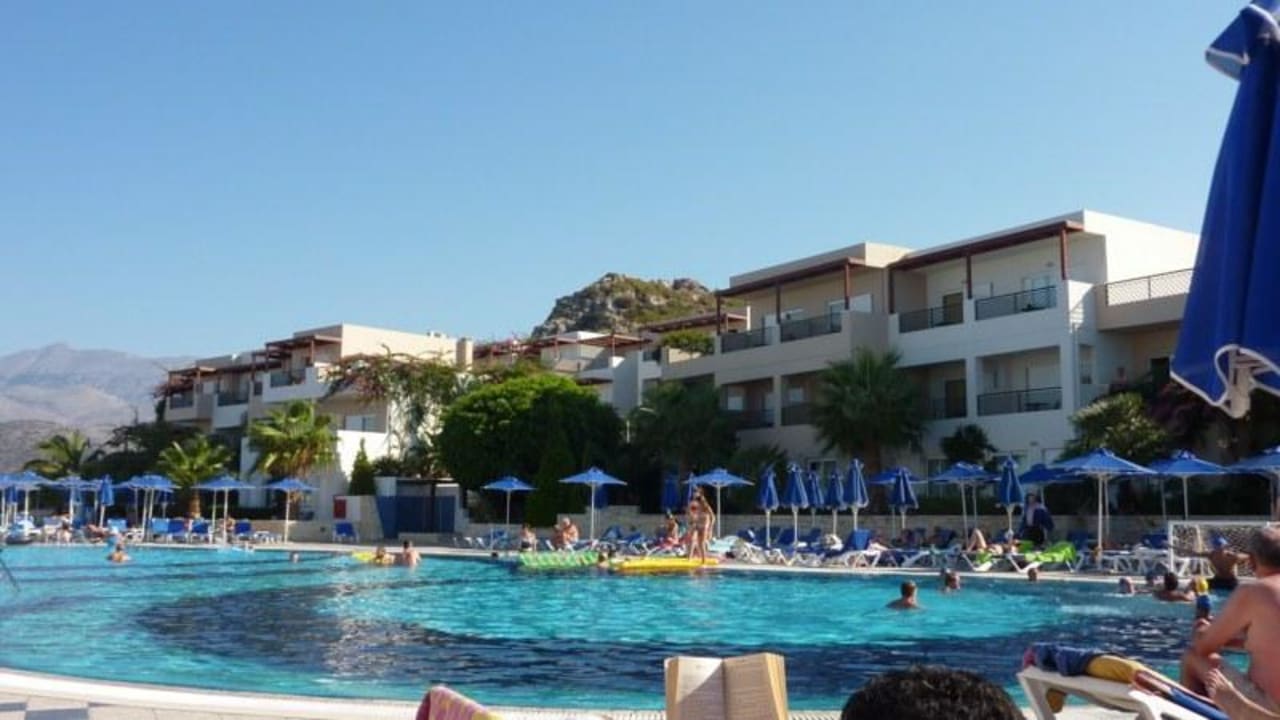 Pool, einer von den dreien Grand Hotel Holiday Resort