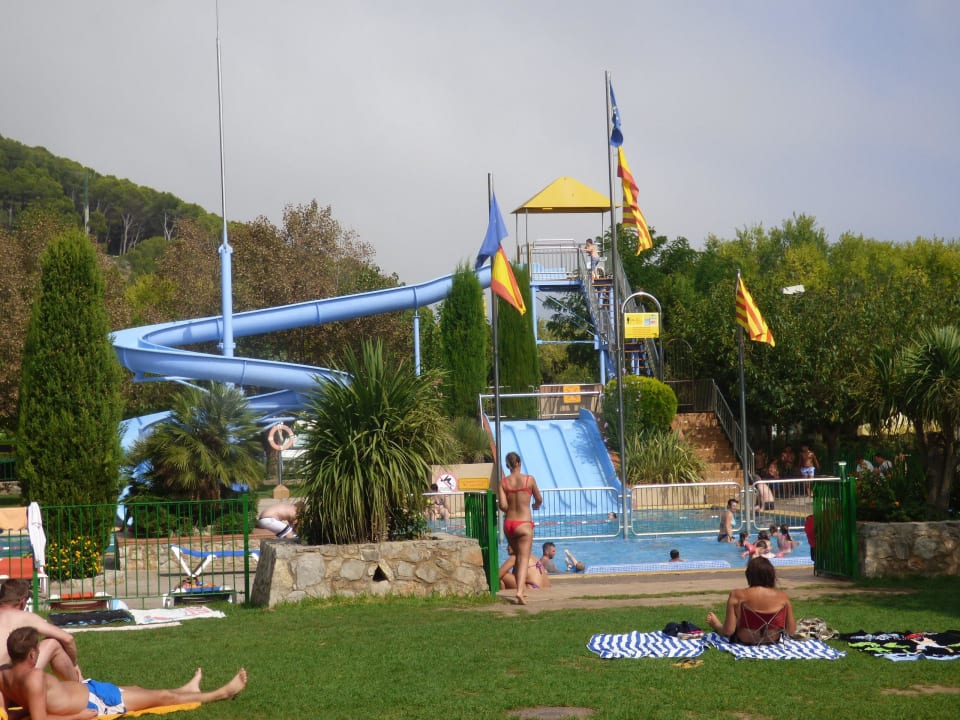 Kleinerer von zwei Pools Camping Castell Montgri