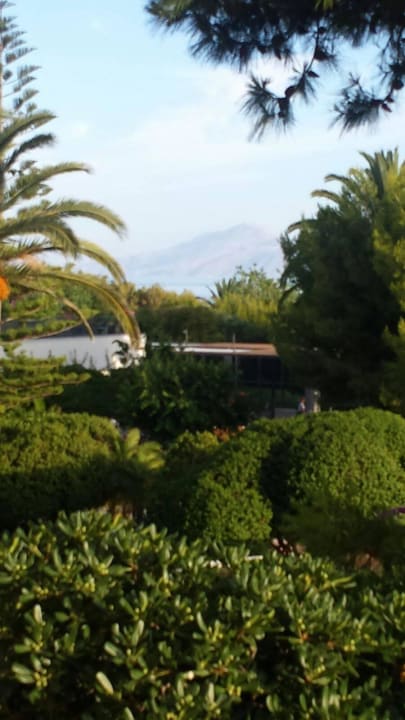 Weg zum Strand Caravia Beach Hotel