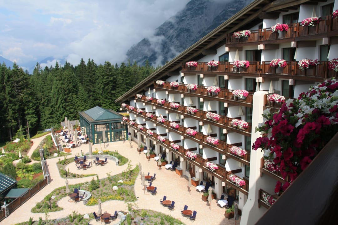Ansicht vom Garten Interalpen-Hotel Tyrol