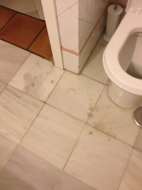 Flecken vor dem Toilette Los Olivos Beach Resort