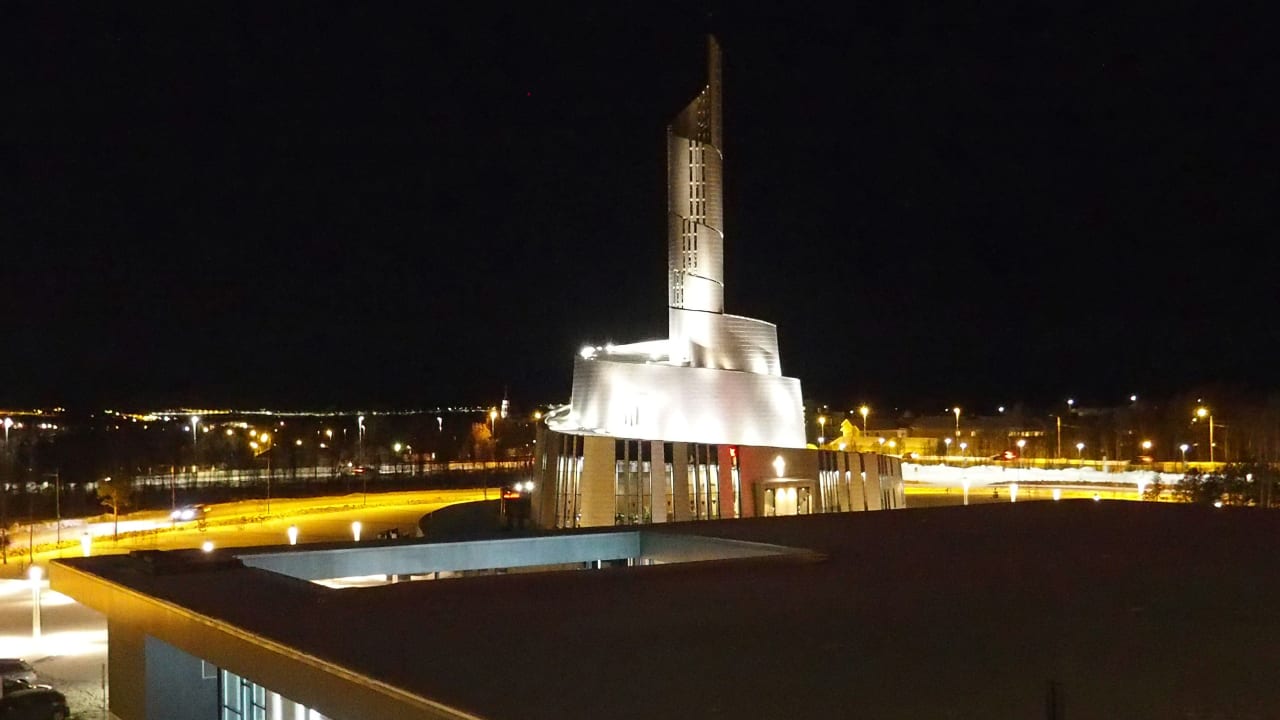 Blick vom Zimmer zur Kirche Thon Hotel Alta