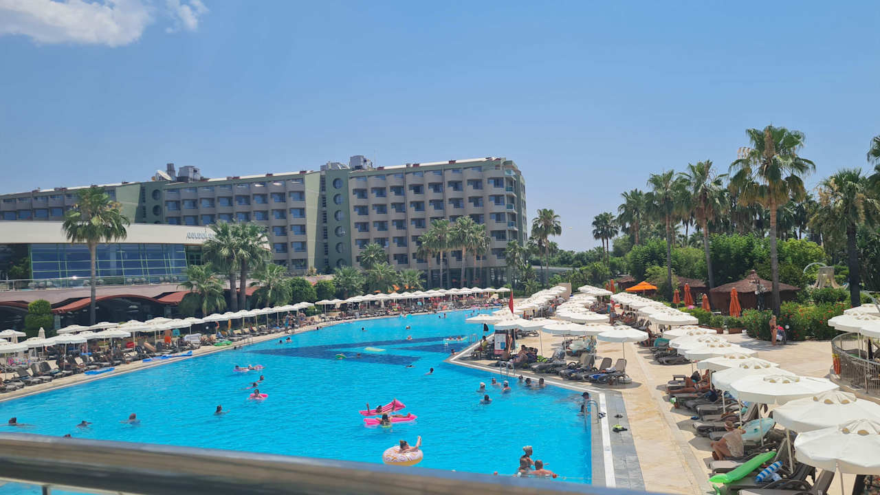 Pool VONRESORT Golden Coast