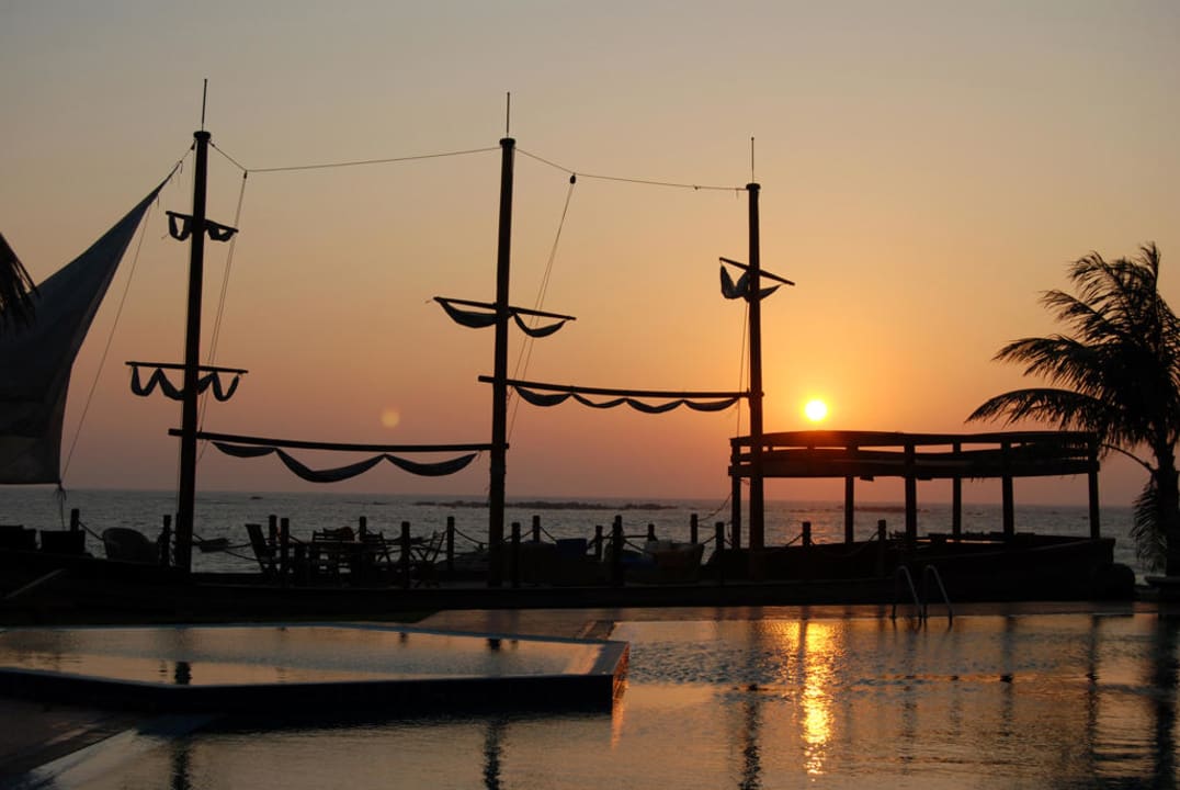 Sonnenuntergänge, jeden Tag Klasse. Hotel Aureum Palace Resort