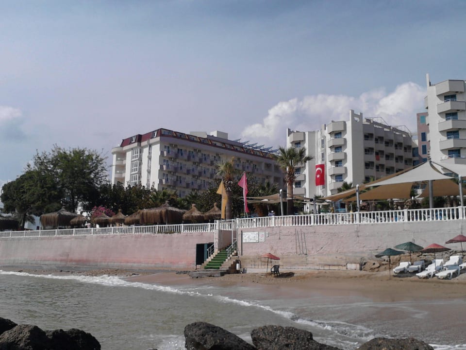Widok na nasz hotel z naszej plaży. Hotel Grand Sunlife