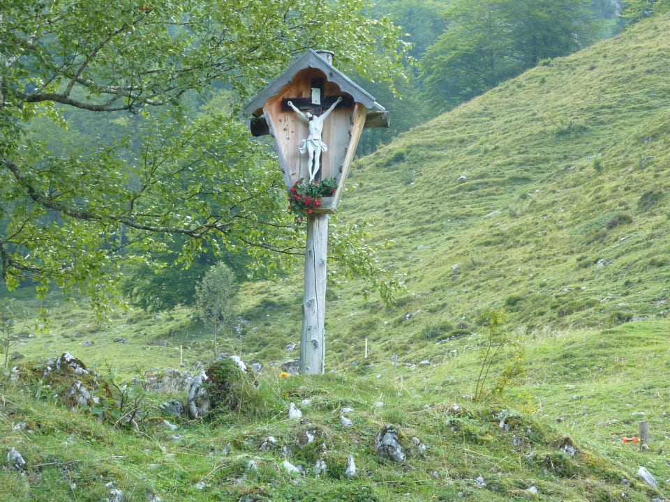 Blick hinter den Gasthof Alpengasthaus Griesner Alm