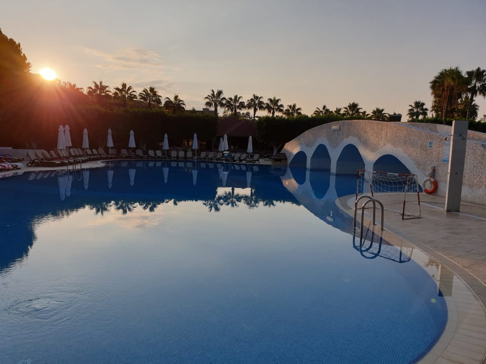 Pool Club Grand Side