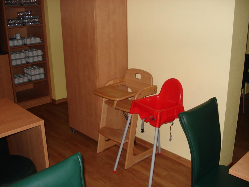 Kinderhochstühle B&B Hotel Berlin Genshagen-Süd