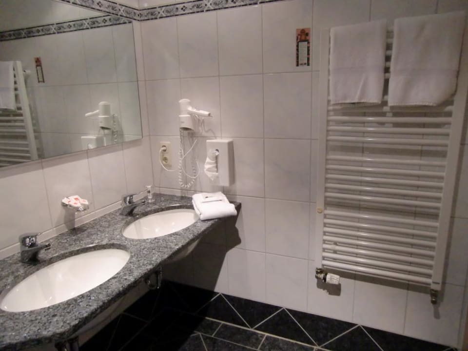 Bad im Zimmer Nr.105 Naturhotel Reissenlehen