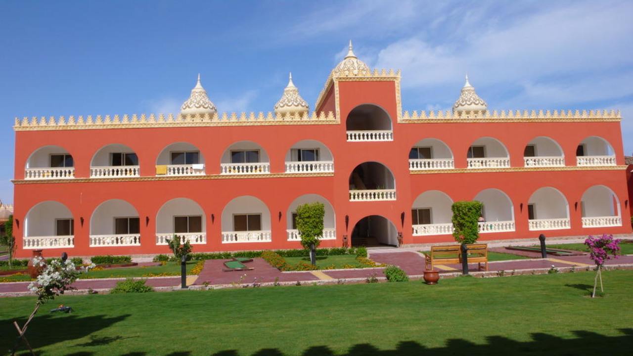 Zentrales Gebäude Pickalbatros Alf Leila Wa Leila Resort - Neverland Hurghada