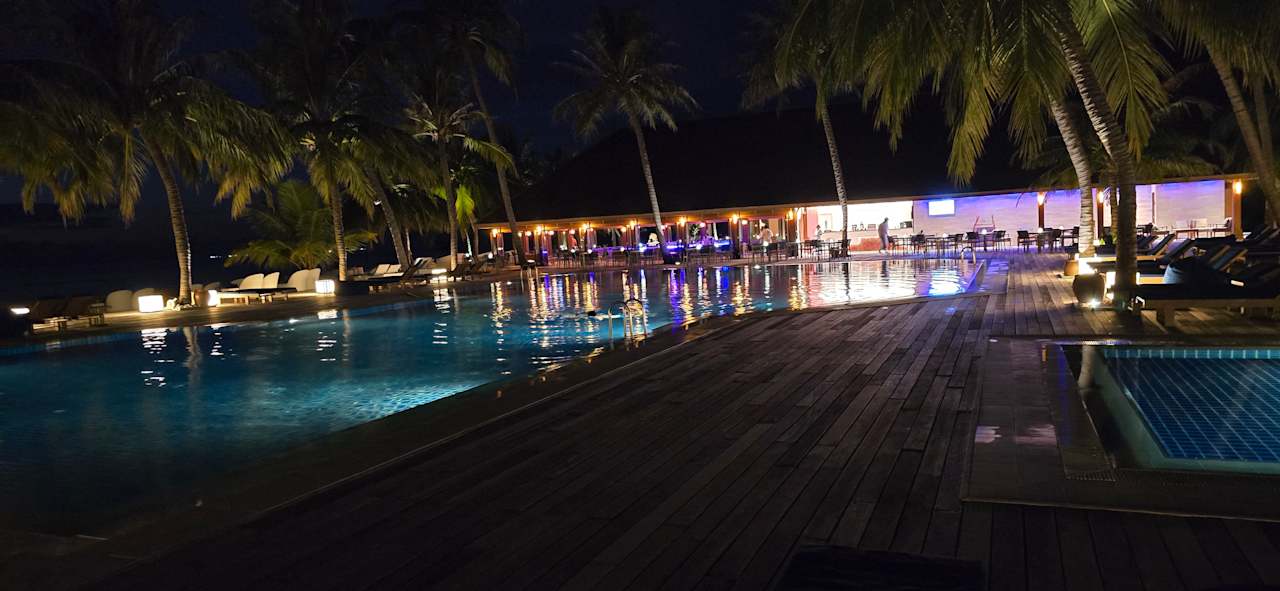 Pool Meeru Maldives Resort Island