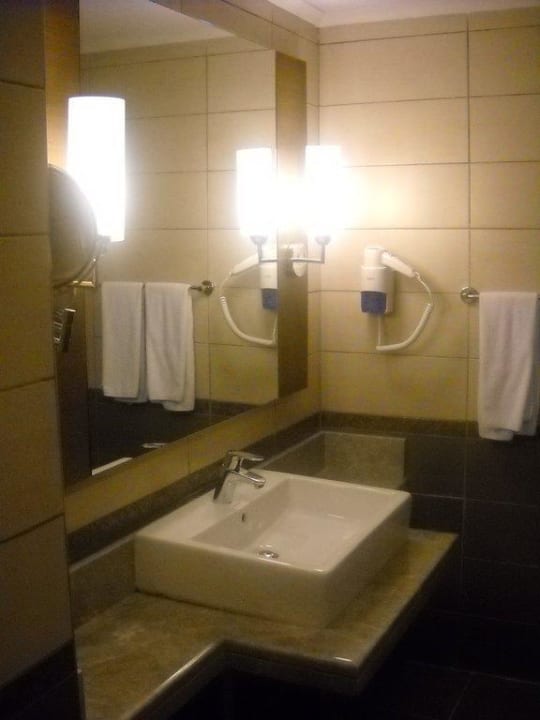 Waschtisch im geräumigen Badezimmer Side Prenses Resort & Spa