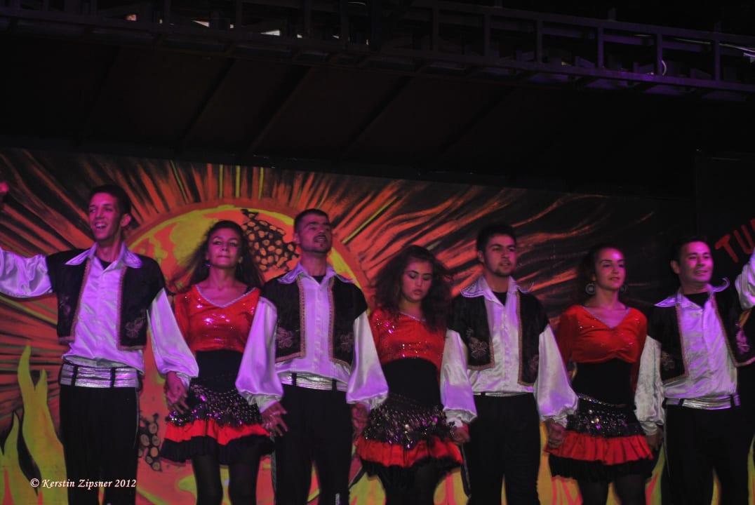 Folkloreband am türkischen Abend Can Garden Beach