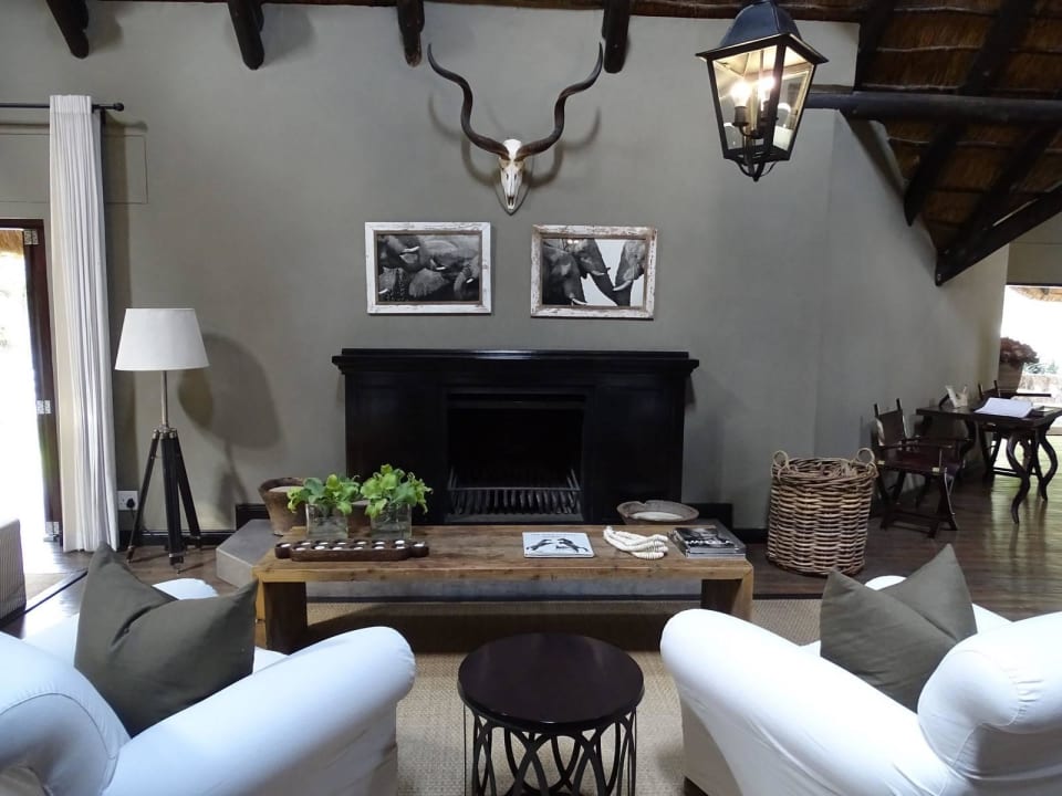 Kaminbereich Hotel Mushara Lodge