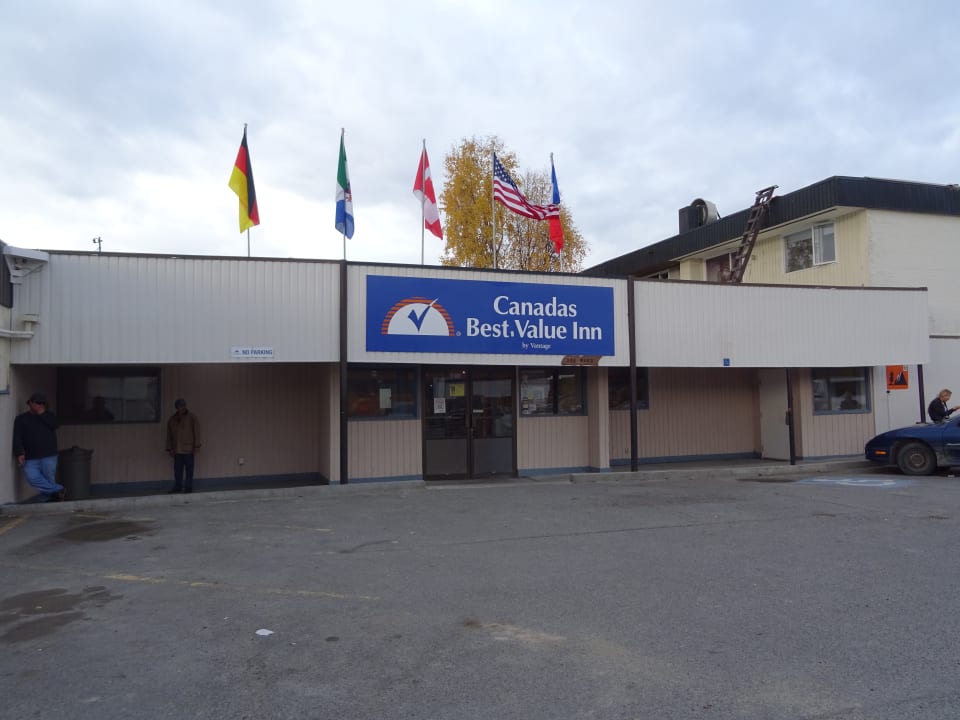 Lobby Hotel Canadas Best Value Inn