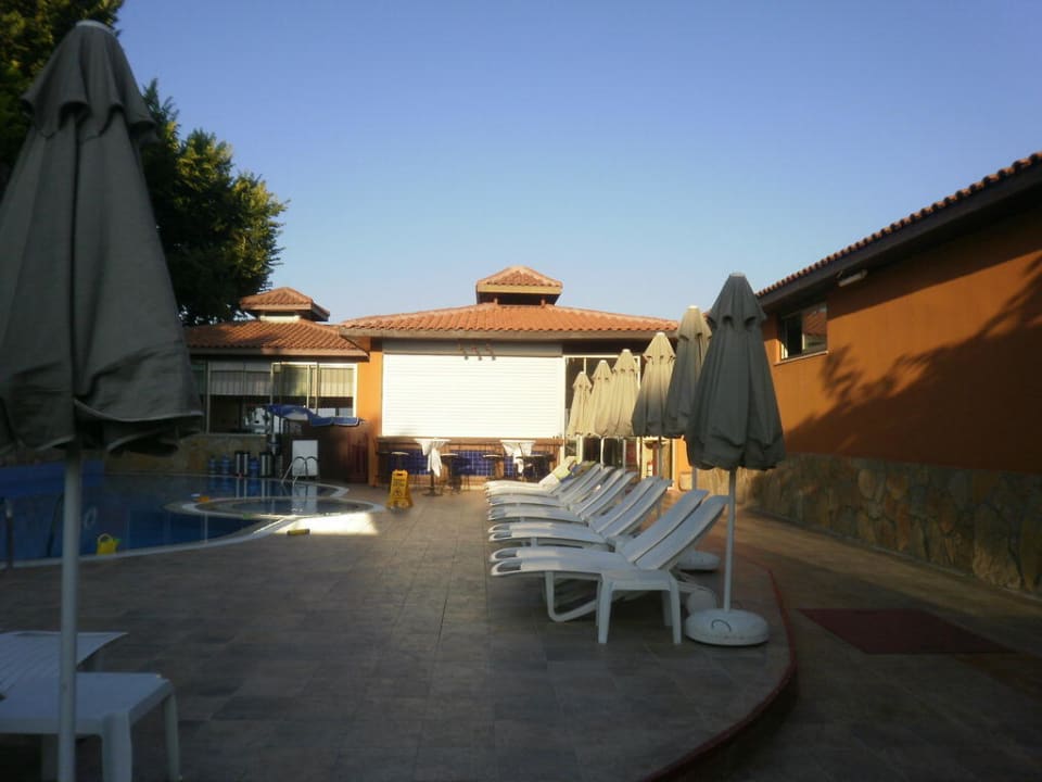 Pool und Bar Özlem Garden Hotel