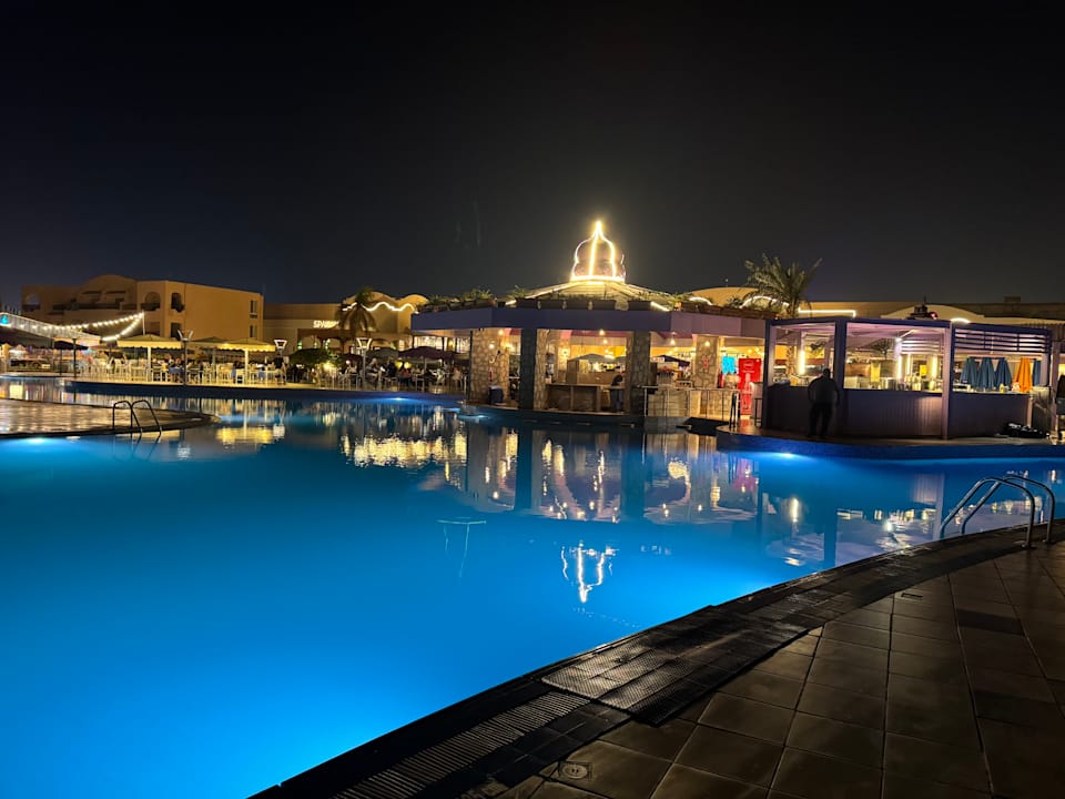 Pool Aladdin Beach Resort