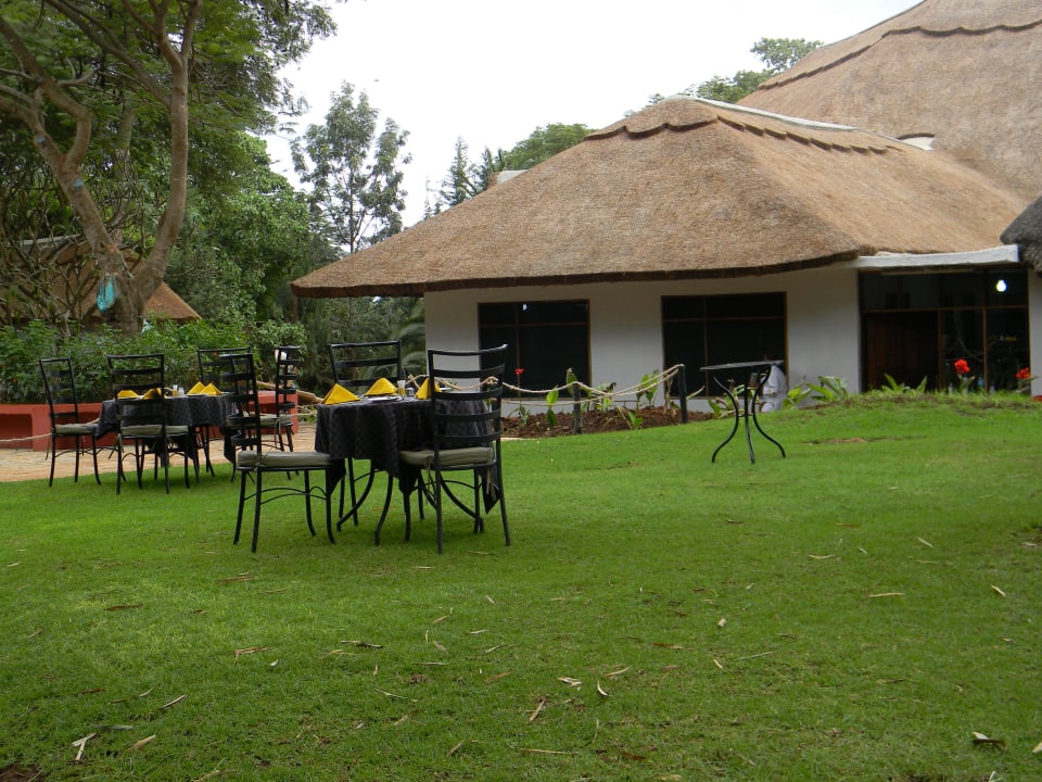 Dinnertime Ngorongoro Farm House
