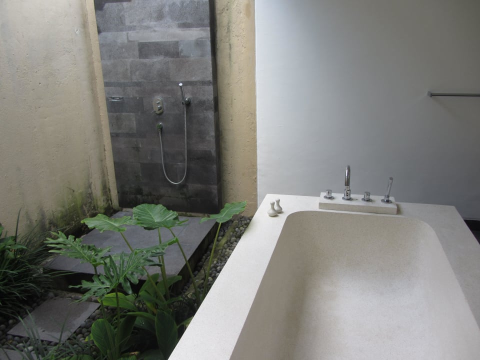 Badezimmer mit großer Wanne Bayad Ubud Bali Villa
