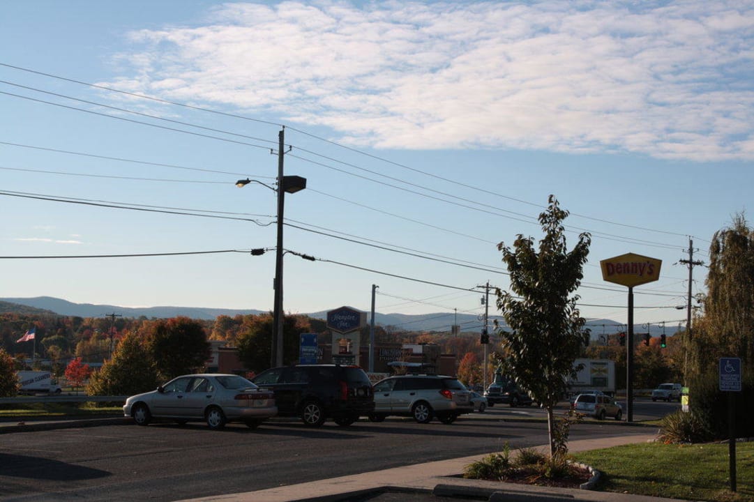 Blick auf Dannys Hotel Super 8 Newburgh