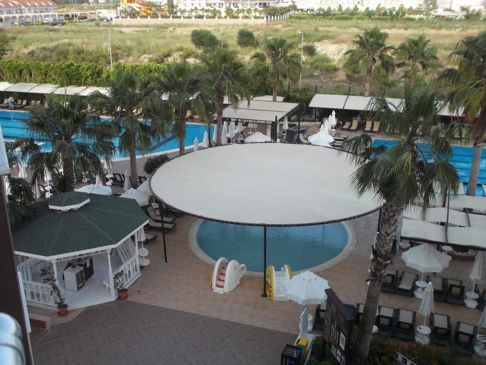 Pool mit Pavilion (gebackene Crepes) Hane Family Resort