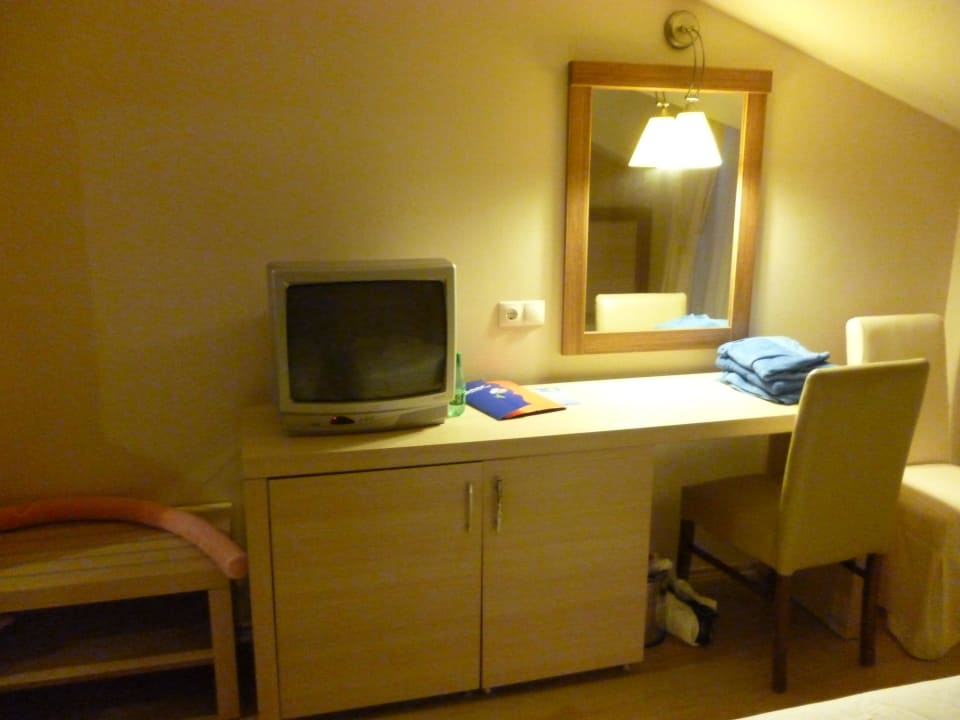 Fernseher, Kühlschrank, Safe Hane Family Resort