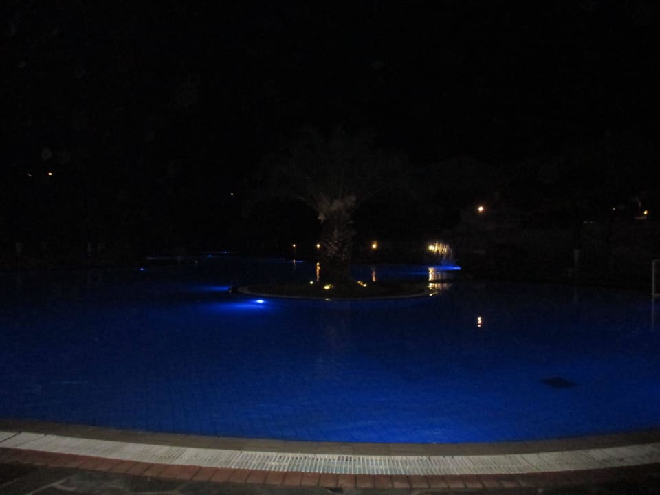 Idyllisch bei nacht Hotel Mareblue Beach
