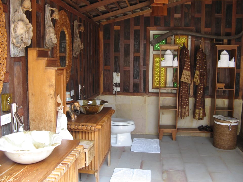 Dusche und WC halb gedeckt Santhiya Koh Phangan Resort & Spa