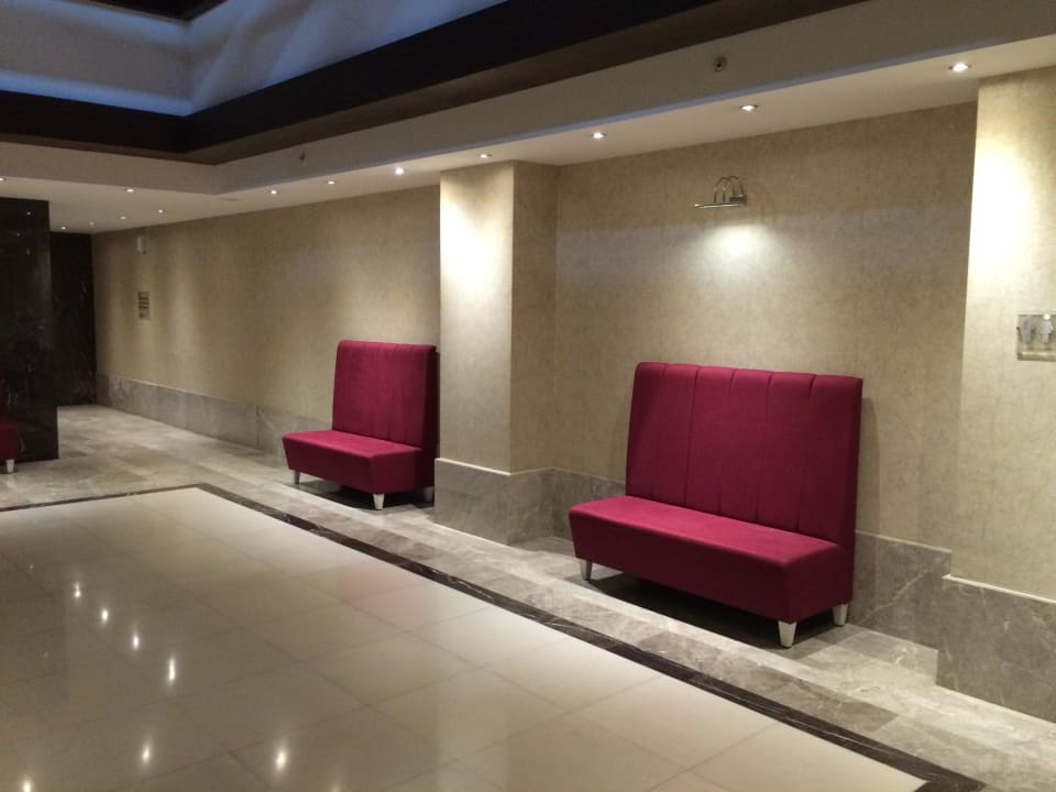 Restaurants im Untergeschoss  Ramada Plaza by Wyndham Antalya