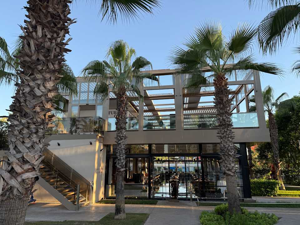 Gastro Saturn Palace Resort Hotel