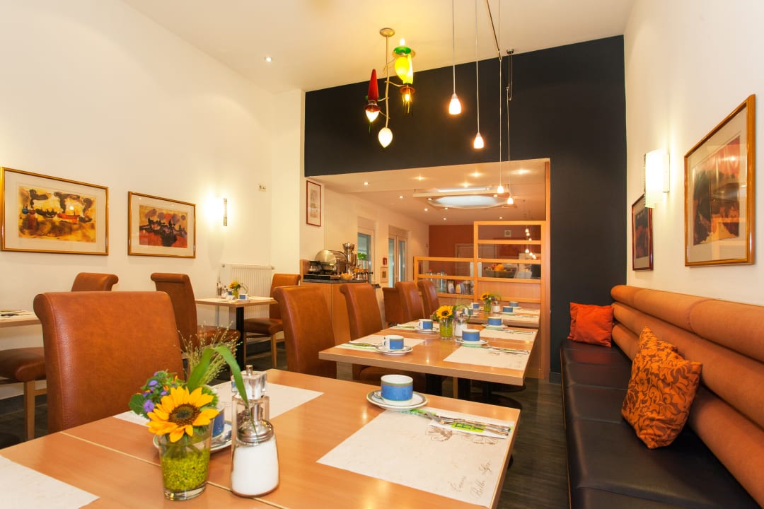 Gastro Favored Hotel Plaza