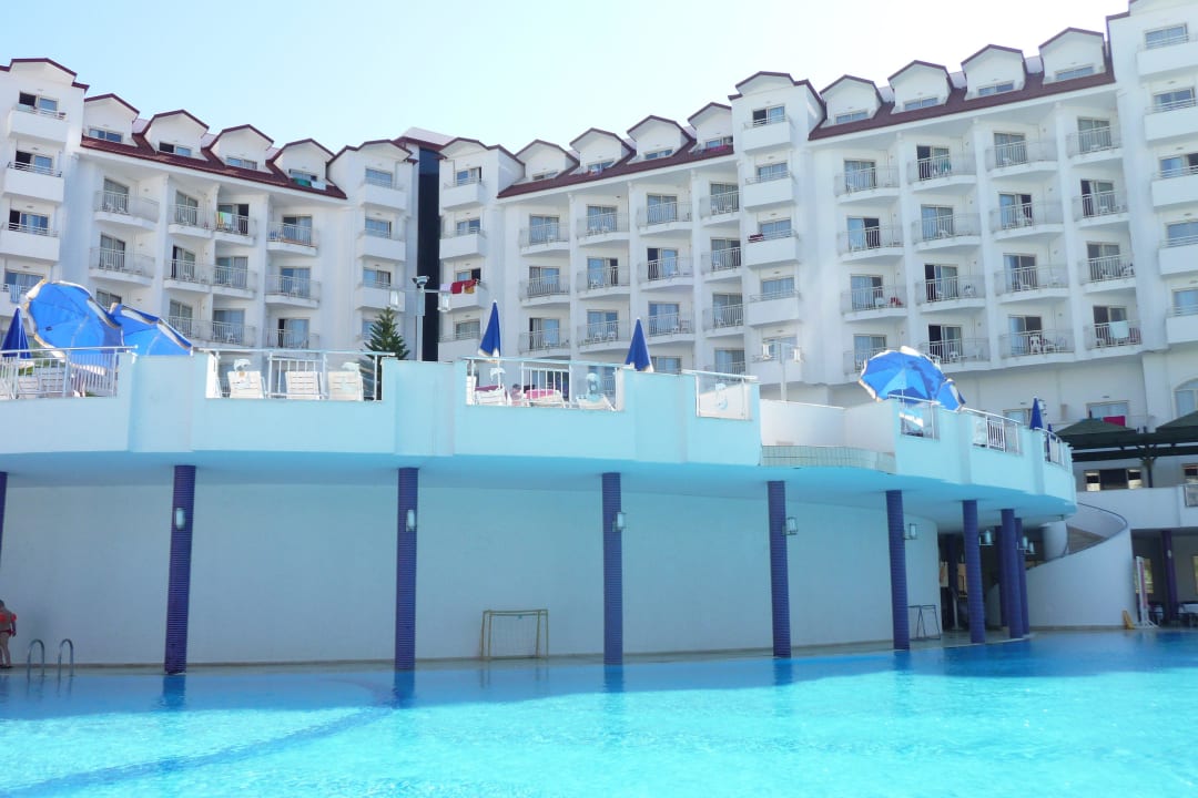 Basen Serenis Hotel