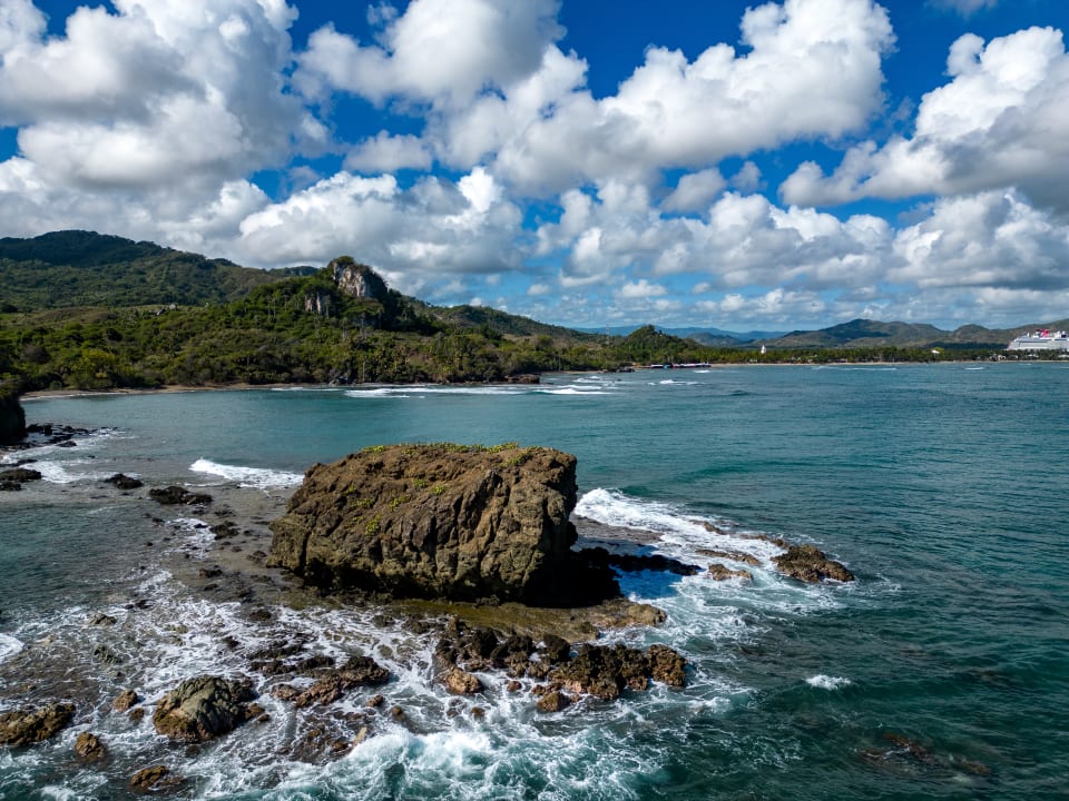 Strand Playabachata Hotel