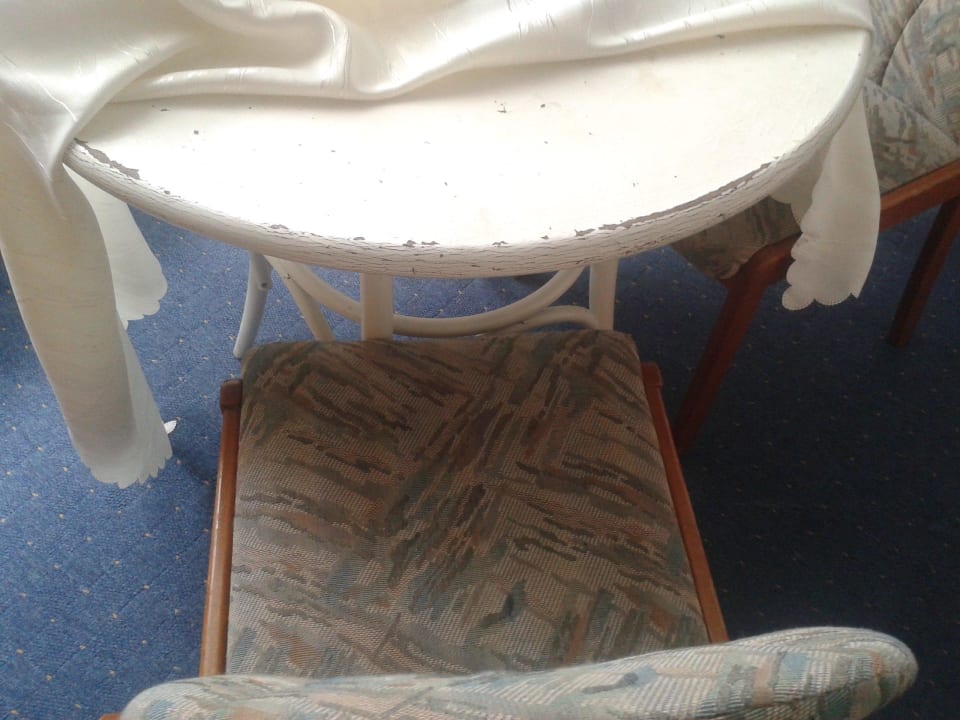 Spermüllmöbel im Zimmer Hotel Berlin Märkischer Hof am Tacheles