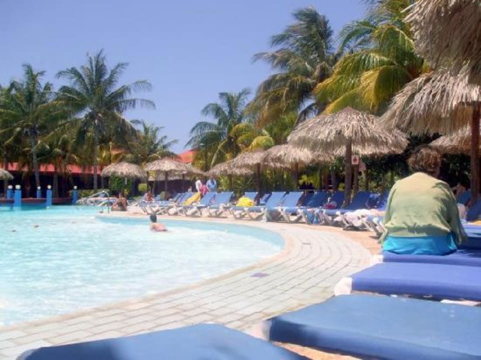 Ausreichend Liegen und Strohschirme für alle Sol Hicacos Varadero